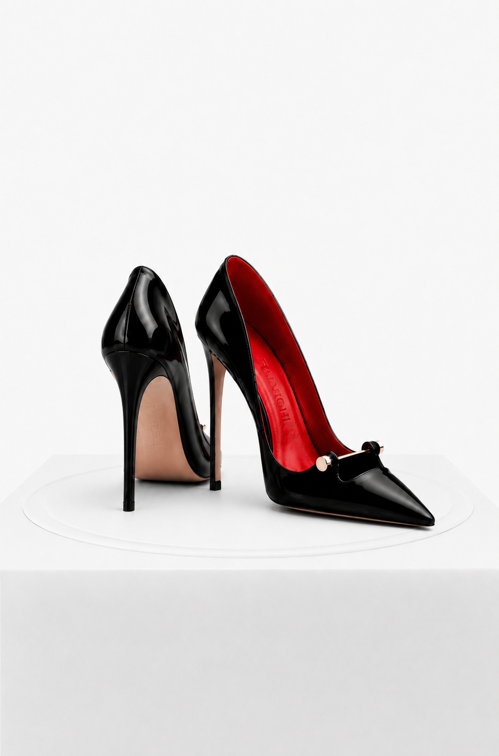 Oia Pin Pumps