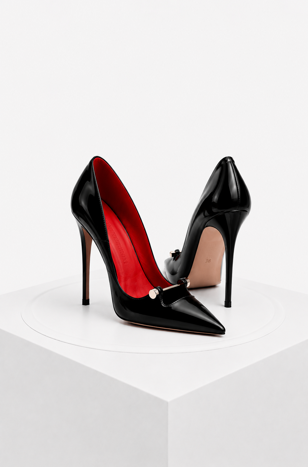Oia Pin Pumps